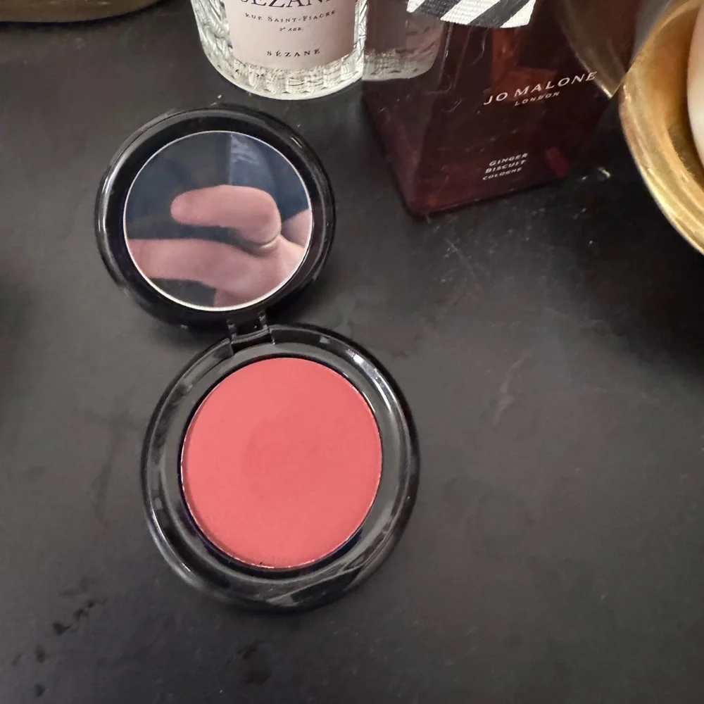 Marc Jacobs chic compact